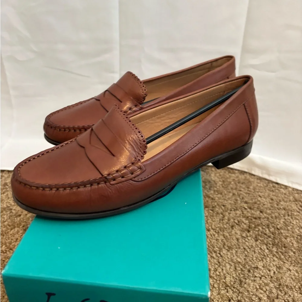 NWT Jack Rogers Women's Tan Leather Loafers Size 9